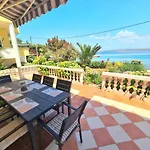 Beachfront 5br Victoria Prázdninový dům