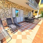 Beachfront 5br Victoria * Kukljica