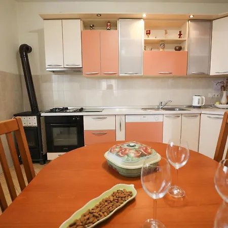 Beachfront 5br Victoria קוקליצ'ה