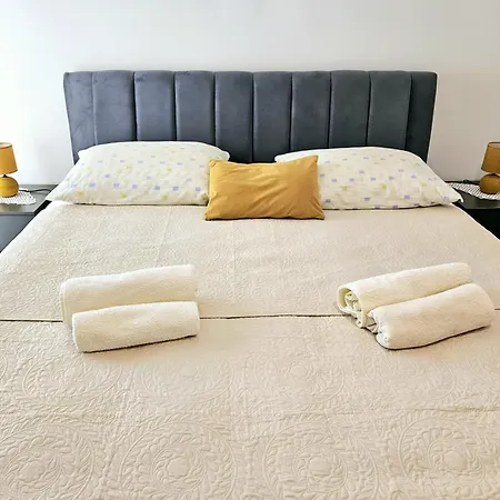 Beachfront 5br Victoria בית נופש
