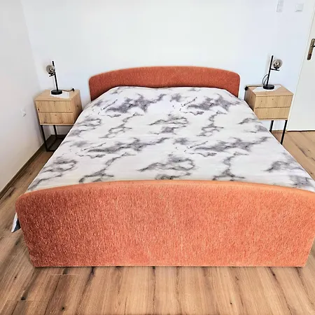 בית נופש Beachfront 5br Victoria קוקליצ'ה