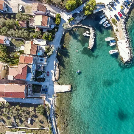 Beachfront 5br Victoria