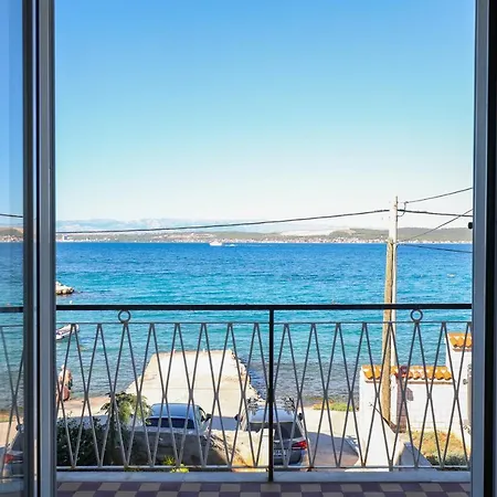 Beachfront 5br Victoria *