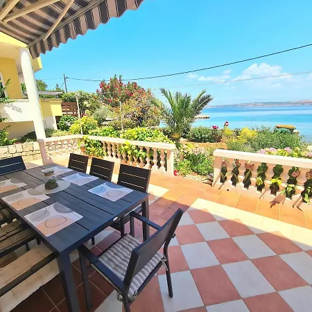 Beachfront 5br Victoria Ferienhaus