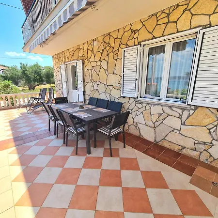 Ferienhaus Beachfront 5br Victoria Kukljica