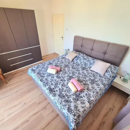 Beachfront 5br Victoria Ferienhaus Kukljica