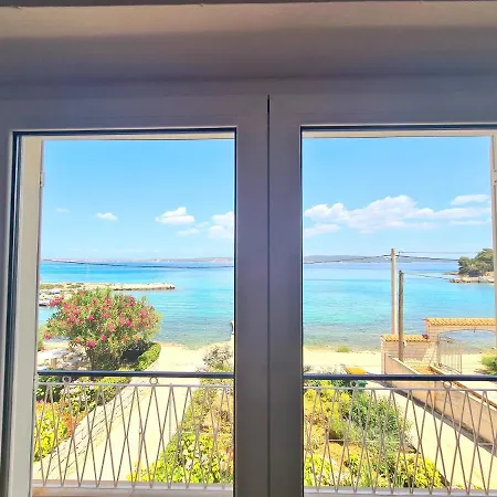 Beachfront 5br Victoria Ferienhaus Kukljica