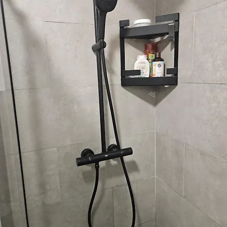 Beachfront 5br Victoria Kukljica