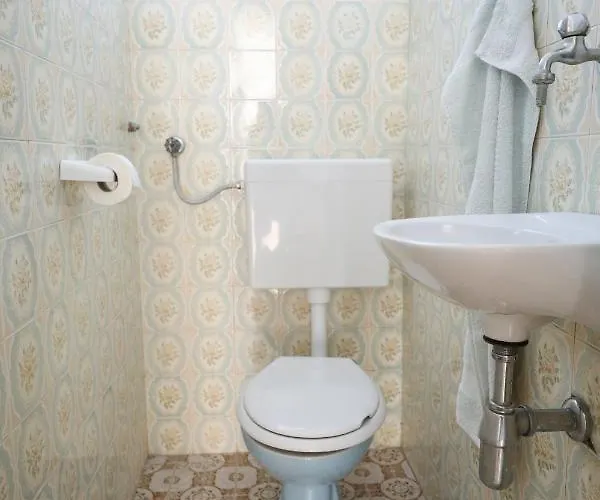 Beachfront 5br Victoria