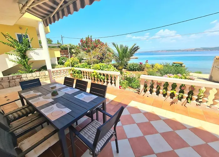 Beachfront 5br Victoria Ferienhaus