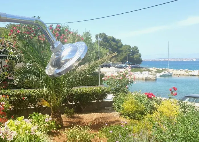 Beachfront 5br Victoria Ferienhaus Kukljica