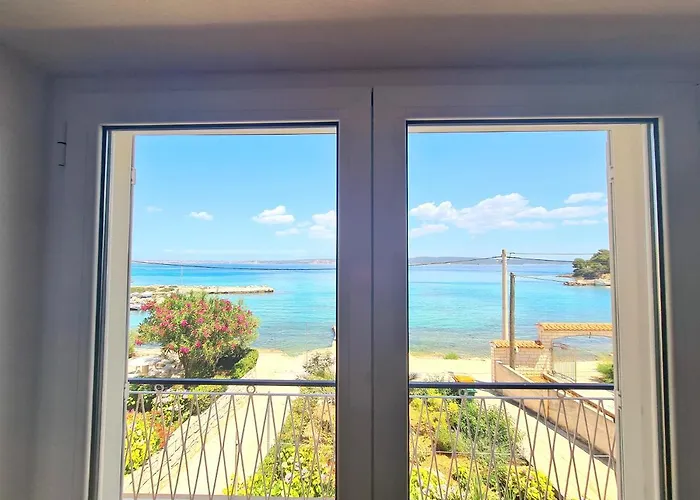 Beachfront 5br Victoria Ferienhaus Kukljica