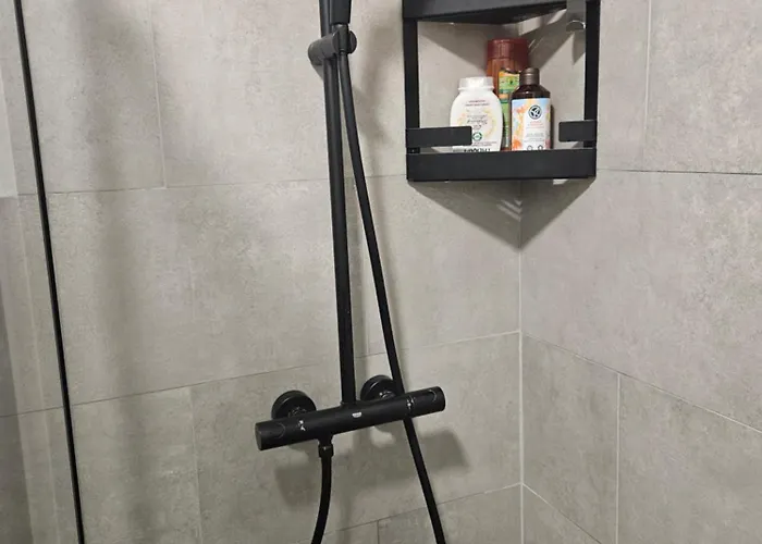 Beachfront 5br Victoria Kukljica