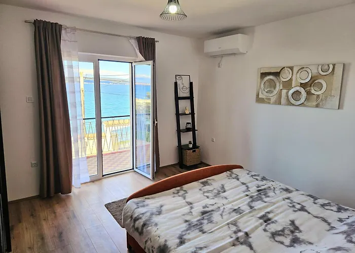 Beachfront 5br Victoria *