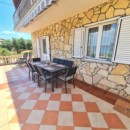 Vakantiehuis Beachfront 5br Victoria Kukljica