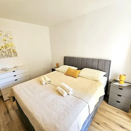 Beachfront 5br Victoria *